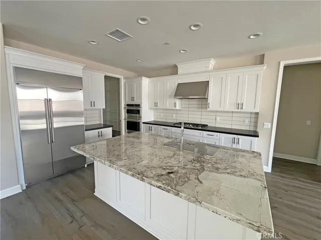 2476 Rondell, Camarillo, California 93012