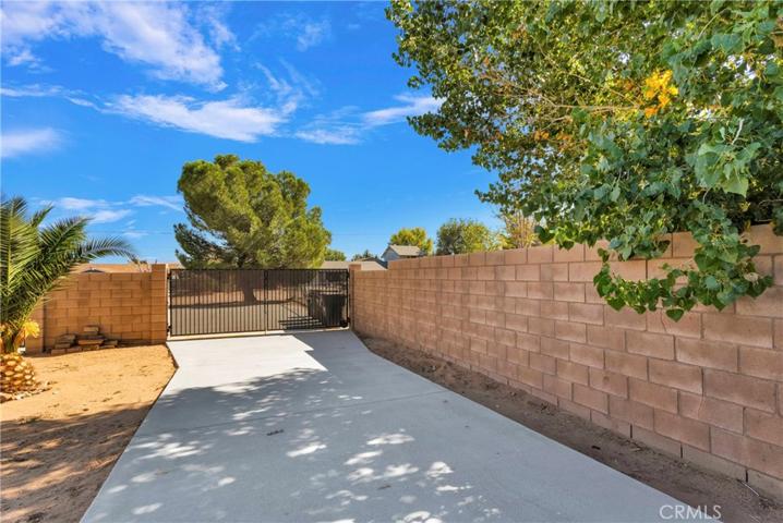 8578 10th Avenue, Hesperia, California 92345