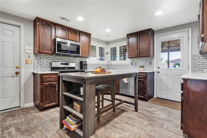 8578 10th Avenue, Hesperia, California 92345