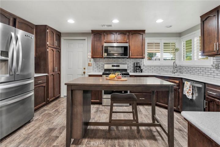 8578 10th Avenue, Hesperia, California 92345