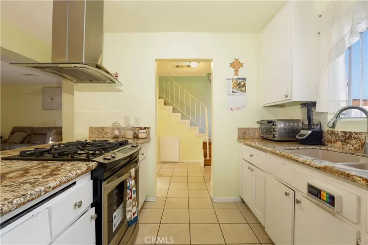 14366 Plummer Street Unit 15, Panorama City, California 91402