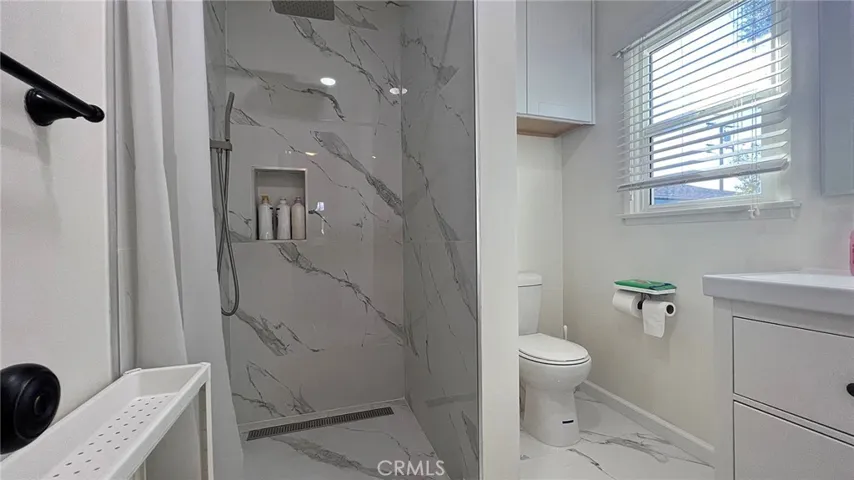 Newly remodeled full bathroom 2