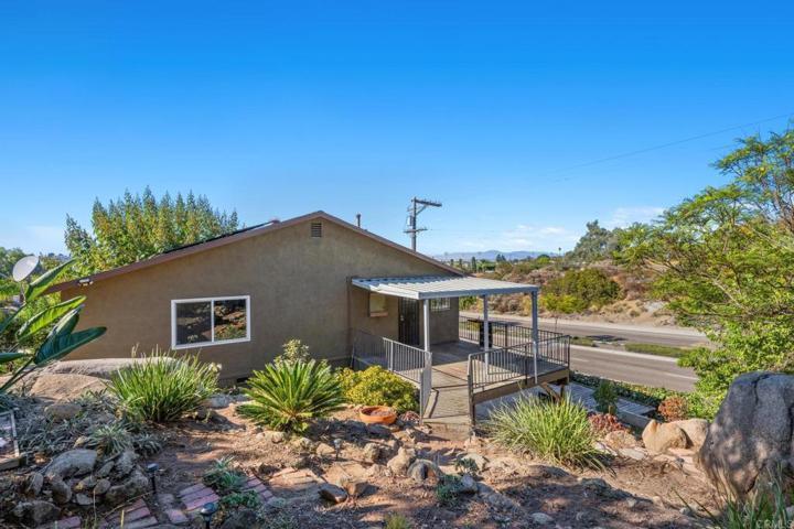 565 E Bobier Drive, Vista, California 92084