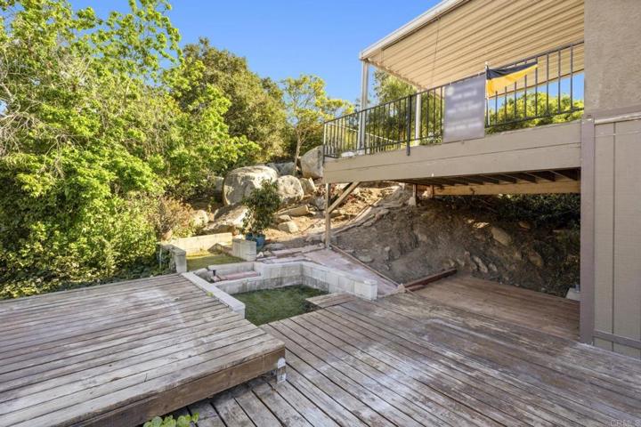 565 E Bobier Drive, Vista, California 92084