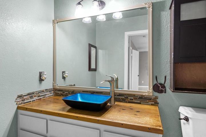 565 E Bobier Drive, Vista, California 92084
