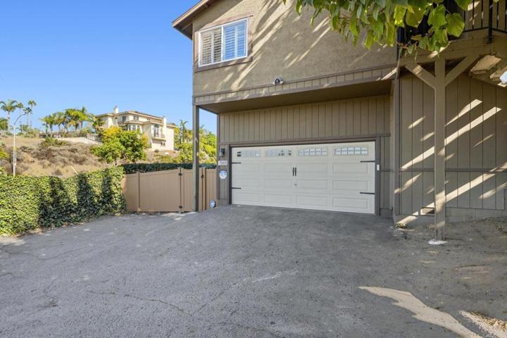 565 E Bobier Drive, Vista, California 92084