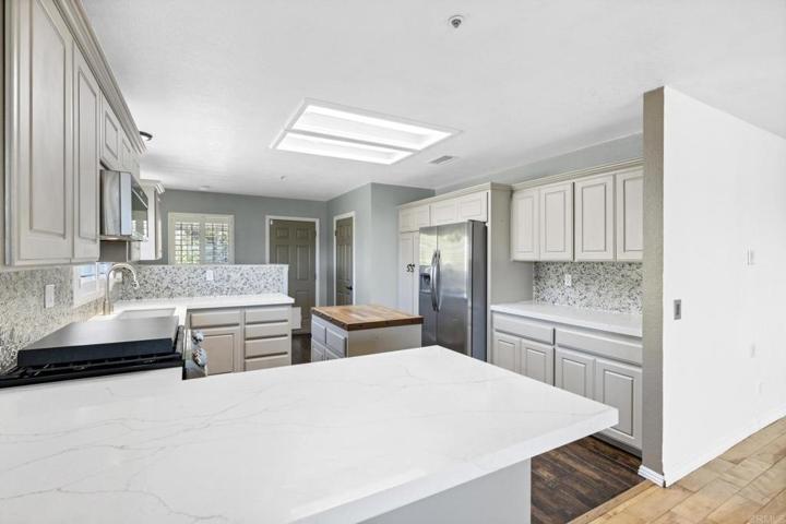 565 E Bobier Drive, Vista, California 92084