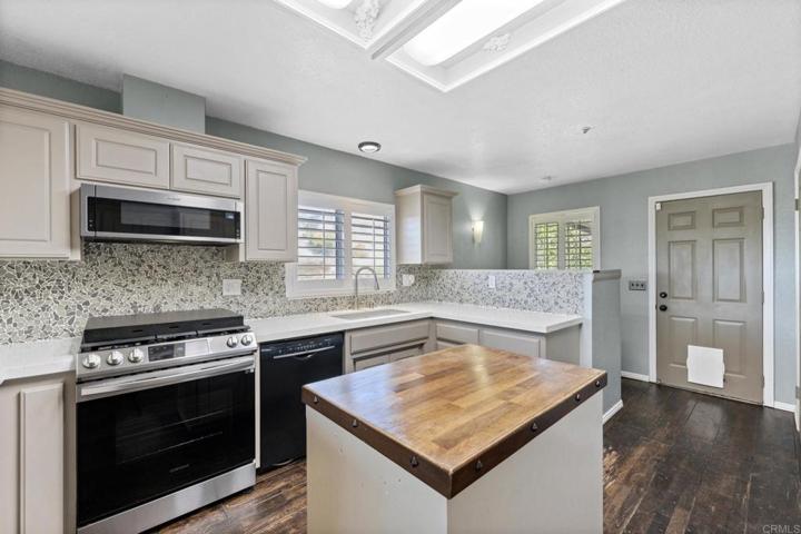 565 E Bobier Drive, Vista, California 92084