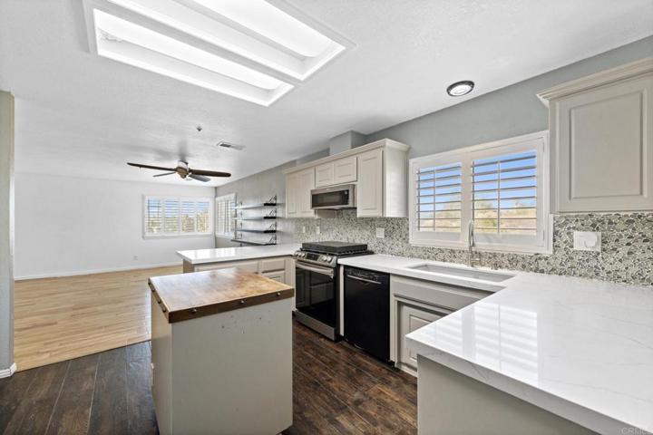 565 E Bobier Drive, Vista, California 92084