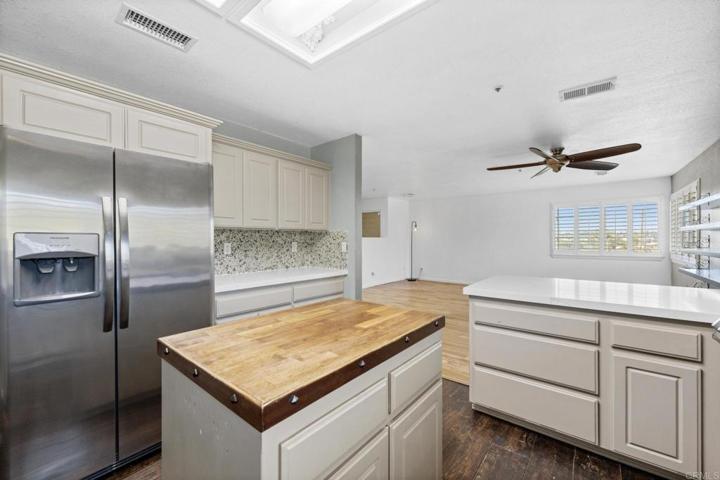 565 E Bobier Drive, Vista, California 92084