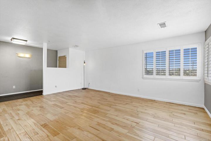 565 E Bobier Drive, Vista, California 92084