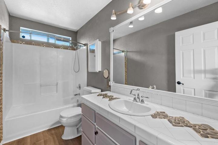 565 E Bobier Drive, Vista, California 92084