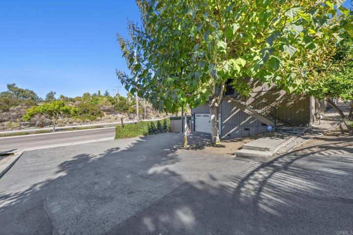 565 E Bobier Drive, Vista, California 92084