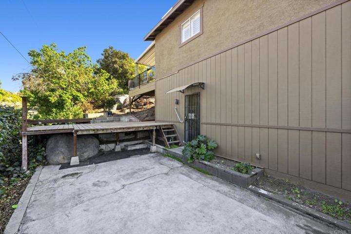 565 E Bobier Drive, Vista, California 92084