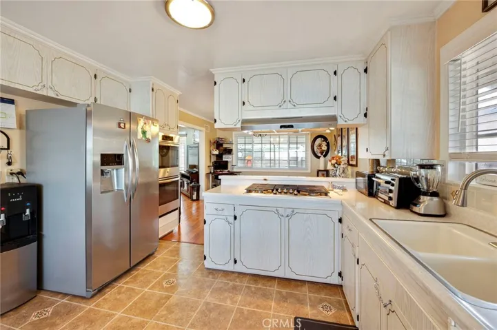 12512 206th Street, Lakewood, California 90715