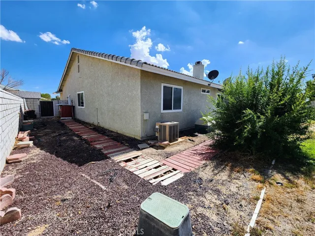14216 Rivers Edge Road, Helendale, California 92342