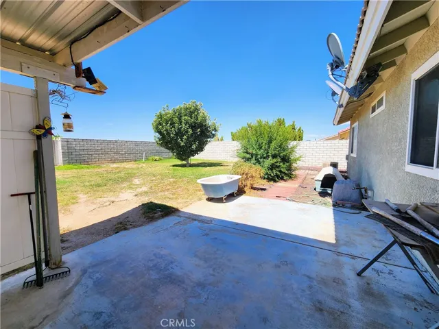 14216 Rivers Edge Road, Helendale, California 92342