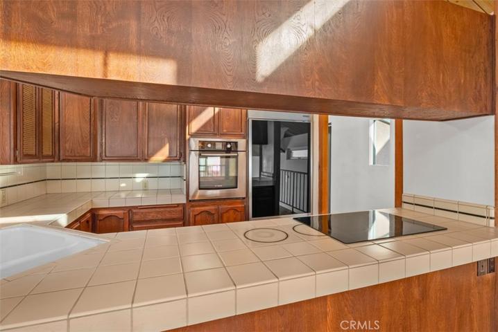Subzero refrig, Bosch oven and dishwasher