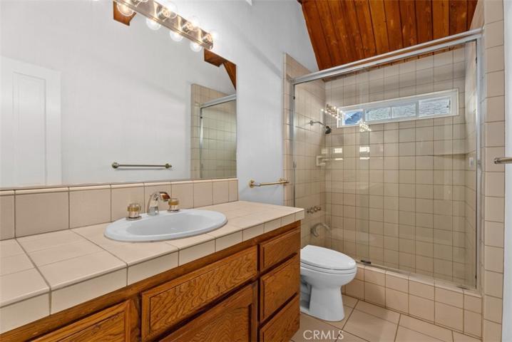 Main level full bathroom