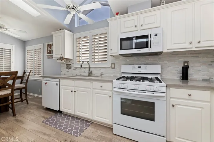 What a nice kitchen!