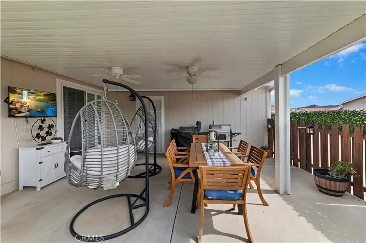 Ceiling Fans and hook up for outdoor TV!
