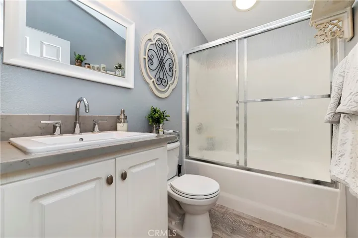 Nice Guest bath!