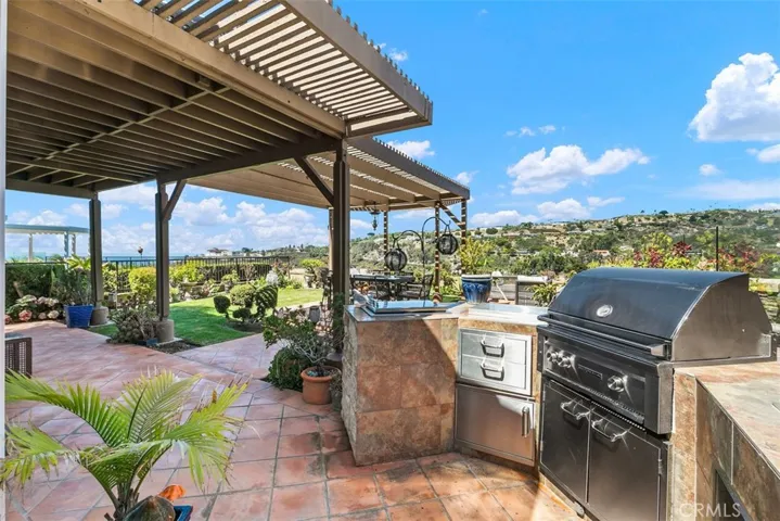 Built in BBQ and outdoor entertaining area.