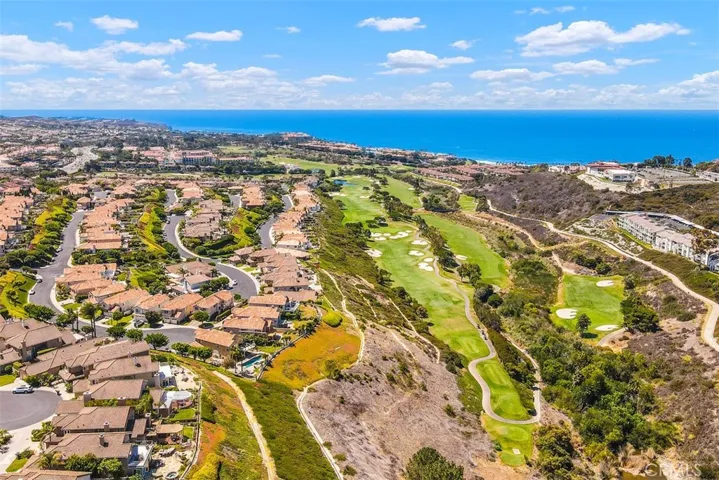 Beautiful Monarch Beach neighborhood - walking distance to the beach.