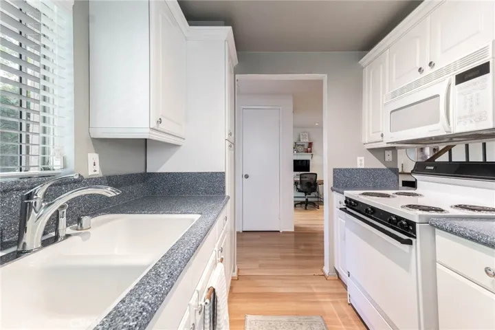 18411 Hatteras Street Unit 147, Tarzana, California 91356