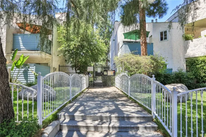 18411 Hatteras Street Unit 147, Tarzana, California 91356
