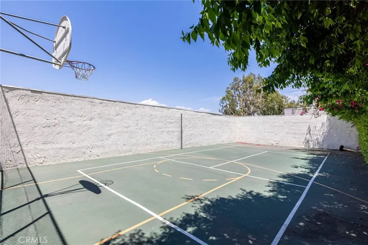 18411 Hatteras Street Unit 147, Tarzana, California 91356