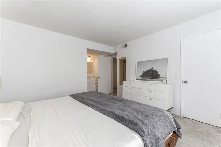 18411 Hatteras Street Unit 147, Tarzana, California 91356