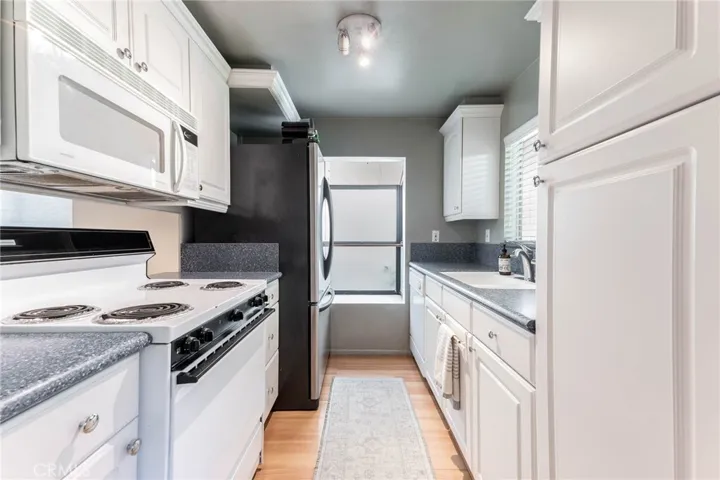 18411 Hatteras Street Unit 147, Tarzana, California 91356