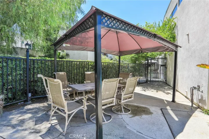 18411 Hatteras Street Unit 147, Tarzana, California 91356