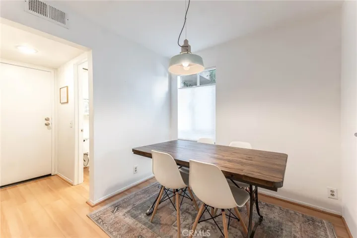 18411 Hatteras Street Unit 147, Tarzana, California 91356