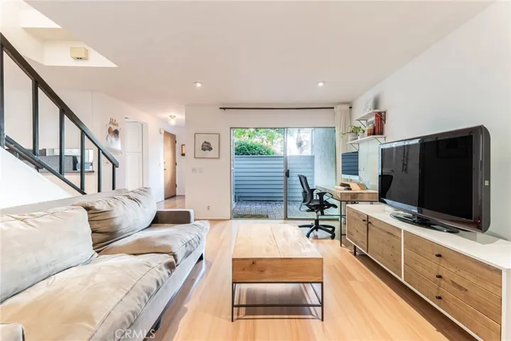 18411 Hatteras Street Unit 147, Tarzana, California 91356
