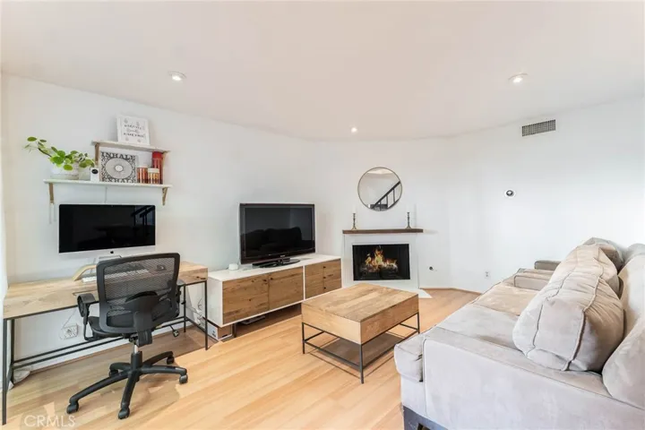 18411 Hatteras Street Unit 147, Tarzana, California 91356