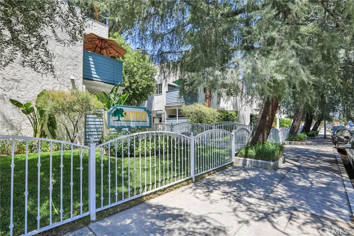18411 Hatteras Street Unit 147, Tarzana, California 91356