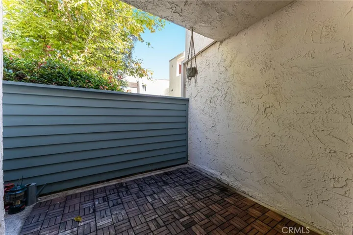 18411 Hatteras Street Unit 147, Tarzana, California 91356
