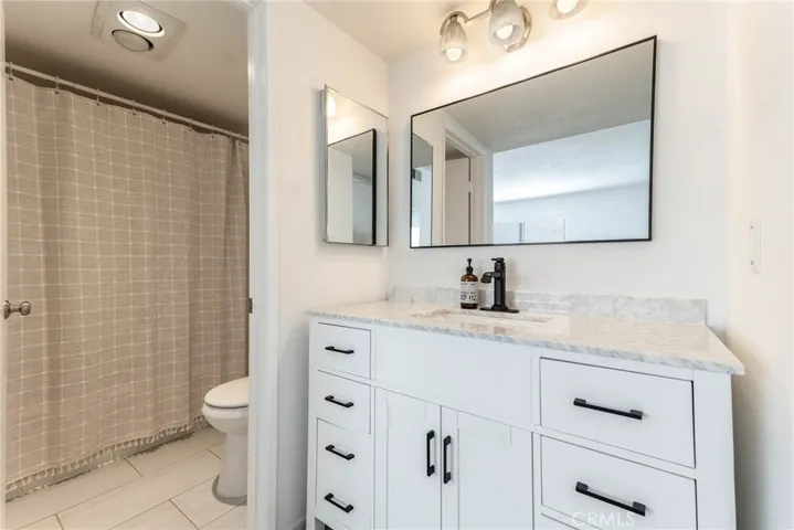 18411 Hatteras Street Unit 147, Tarzana, California 91356