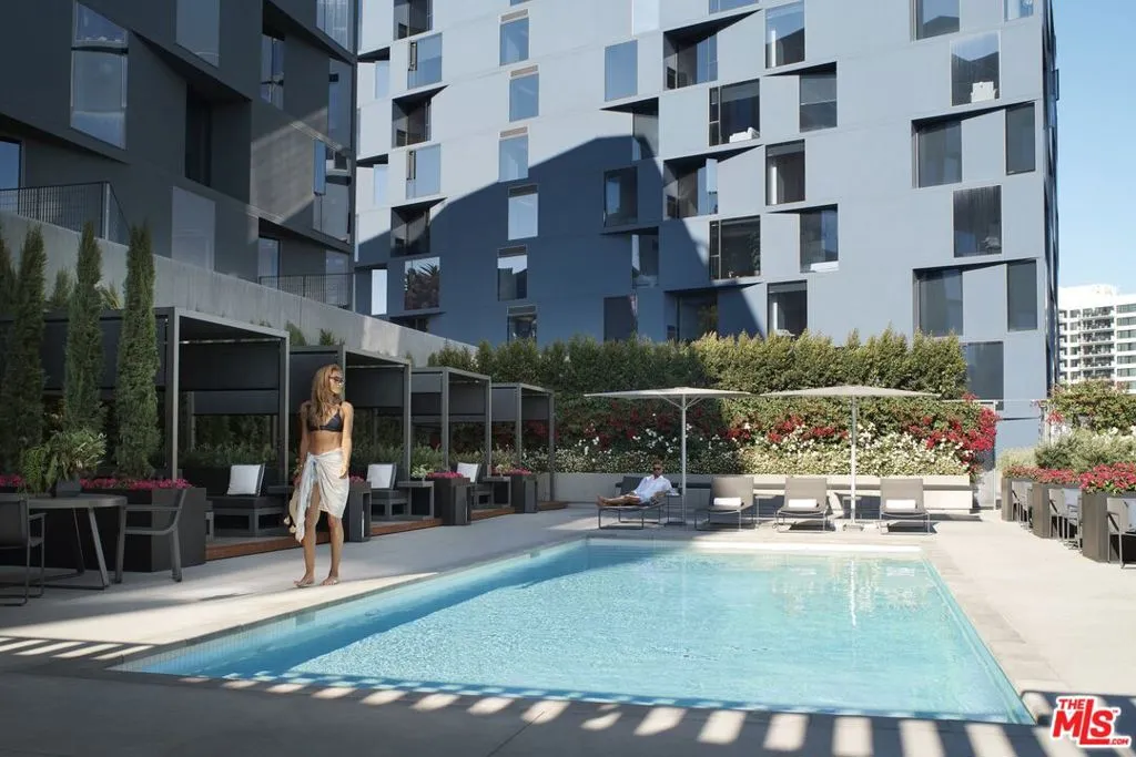 8500 W Sunset, Los Angeles, California 90069, 1 Bedroom Bedrooms, ,1 BathroomBathrooms,Residential Lease,For Rent,Sunset,23320423