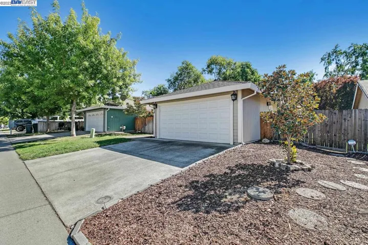 3320 Saxonville Way, Antelope, California 95843