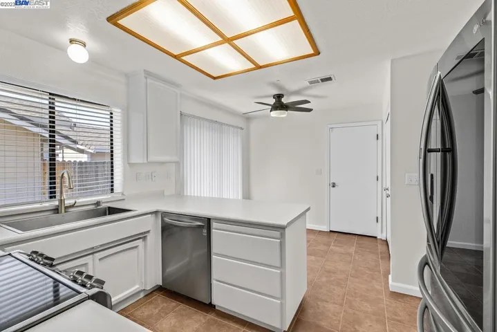 3320 Saxonville Way, Antelope, California 95843