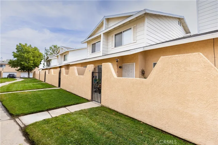 39227 10th W Street Unit F, Palmdale, California 93551