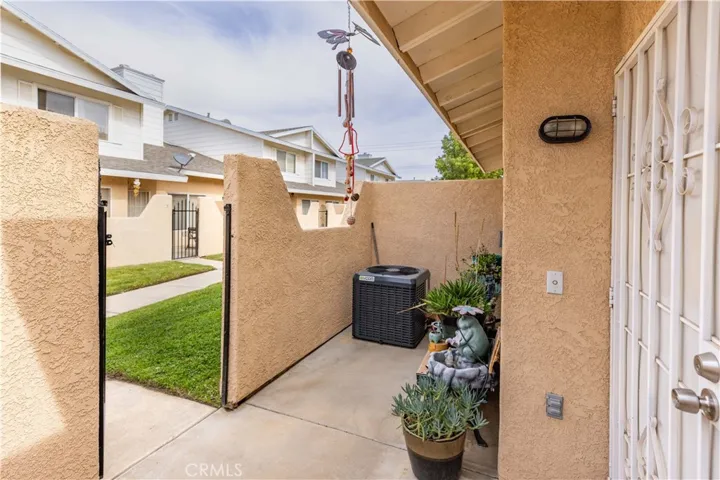39227 10th W Street Unit F, Palmdale, California 93551