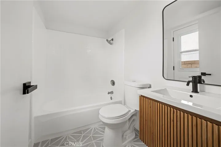 downstairs bedroom attached bathroom