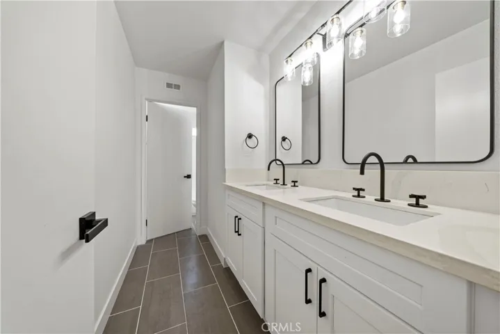 Upstairs common bathroom