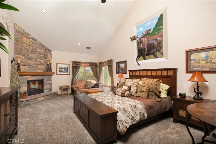 Master en-suite - Lake Views, Fireplace
