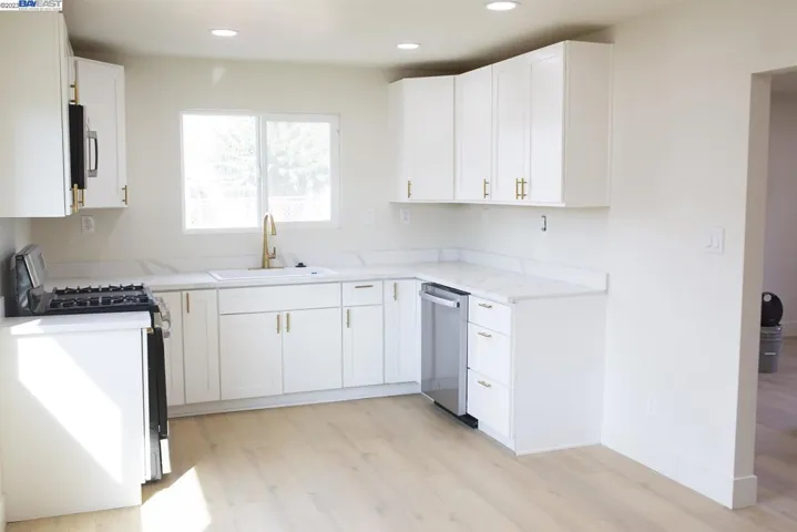 1198 Garden Ave, Modesto, California 95351