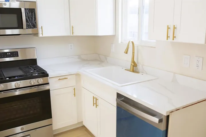 1198 Garden Ave, Modesto, California 95351